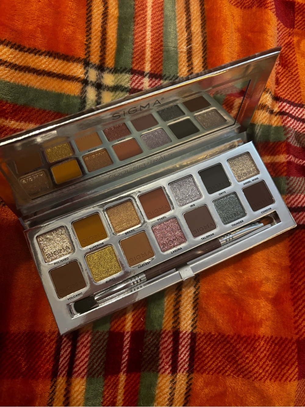 NIB Sigma Beauty Cool Neutrals Palette w/ Brush